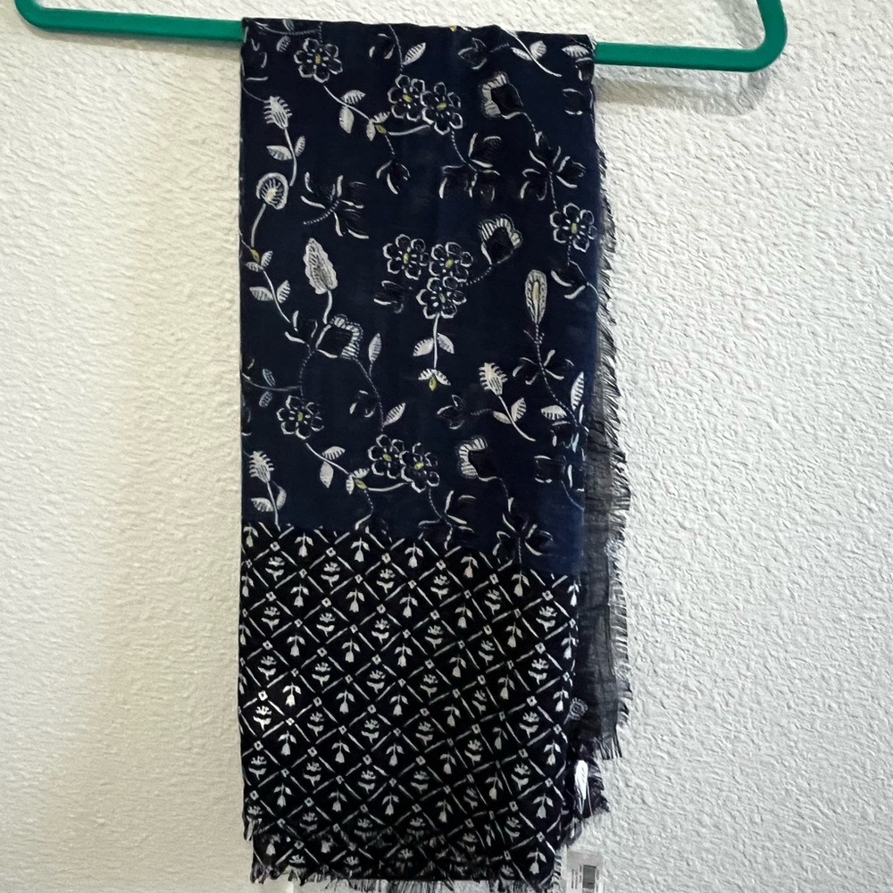 Floral Patterned Black and White Scarf